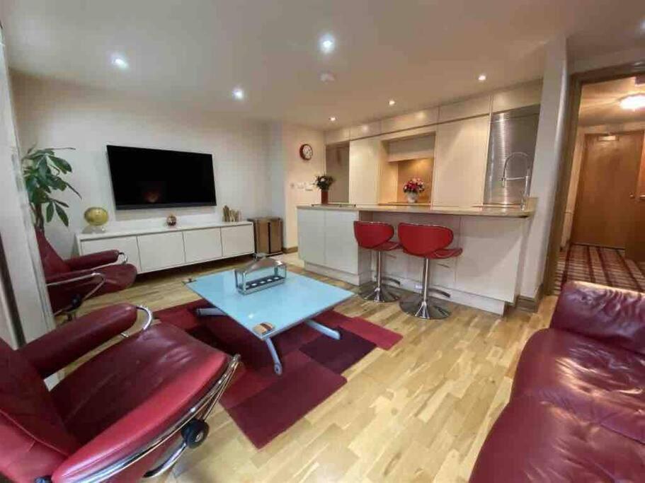 Lovely 2 Double Bedroom Flat With Patio Manchester Exteriör bild