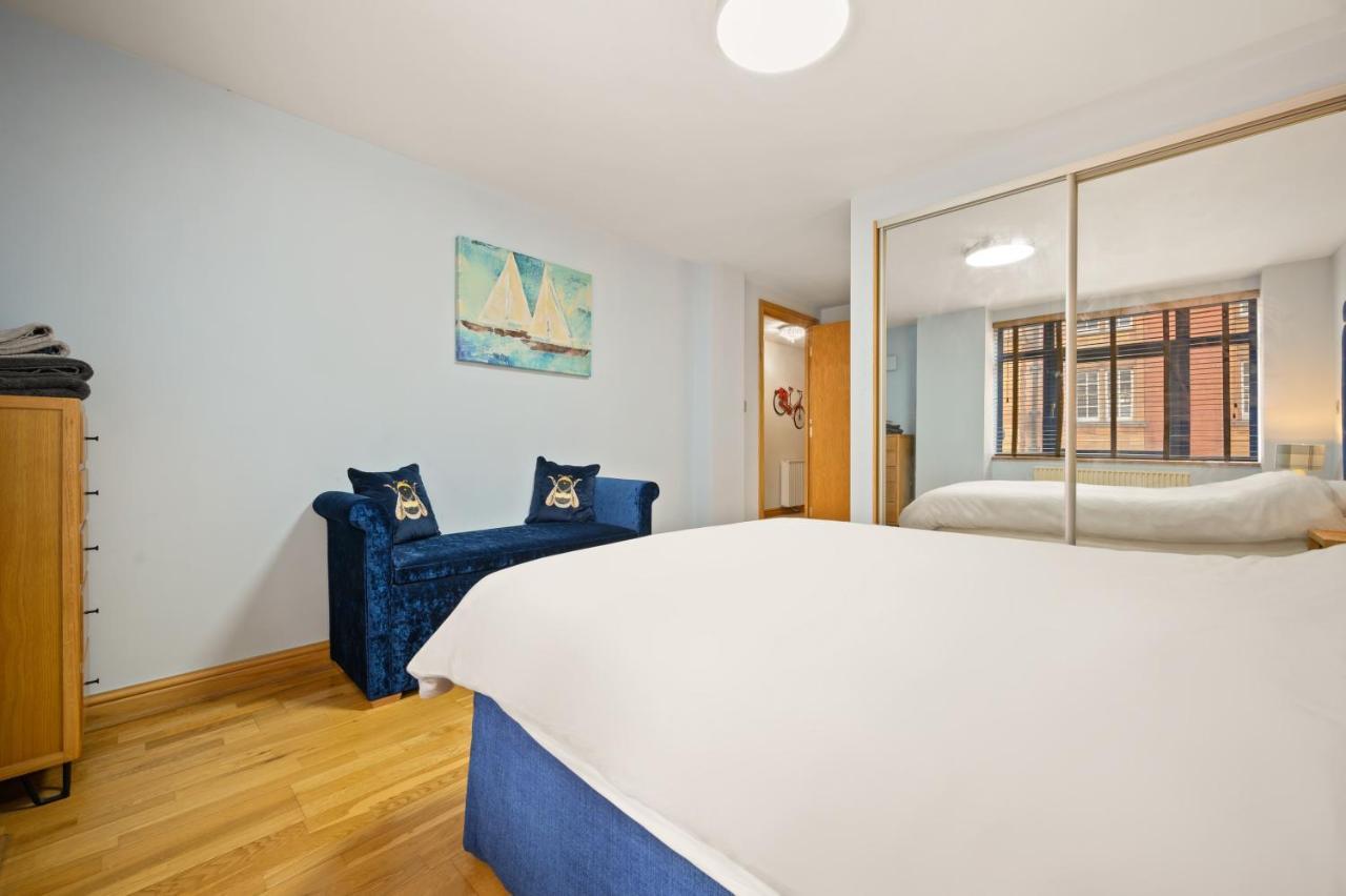 Lovely 2 Double Bedroom Flat With Patio Manchester Exteriör bild