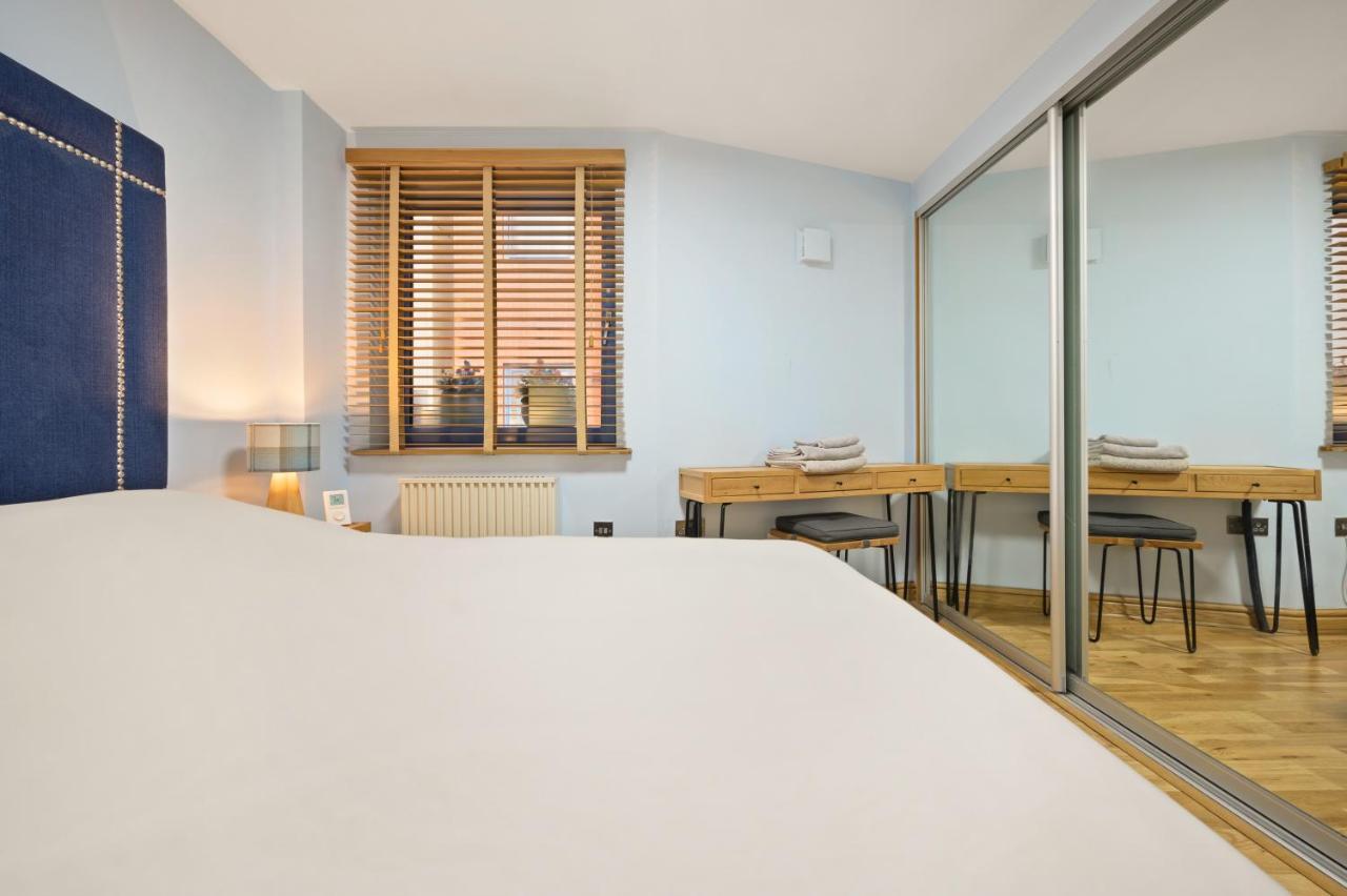 Lovely 2 Double Bedroom Flat With Patio Manchester Exteriör bild