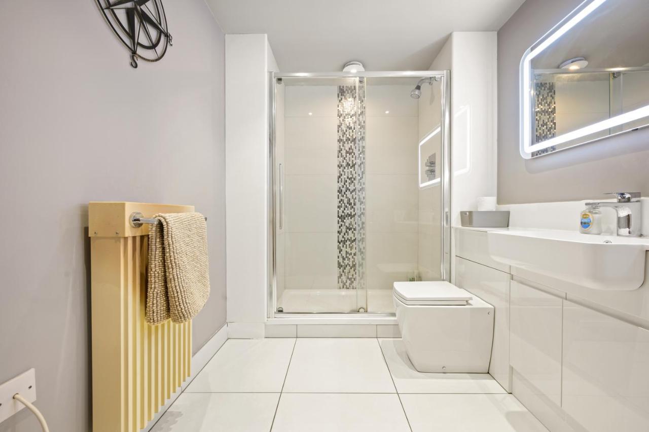 Lovely 2 Double Bedroom Flat With Patio Manchester Exteriör bild
