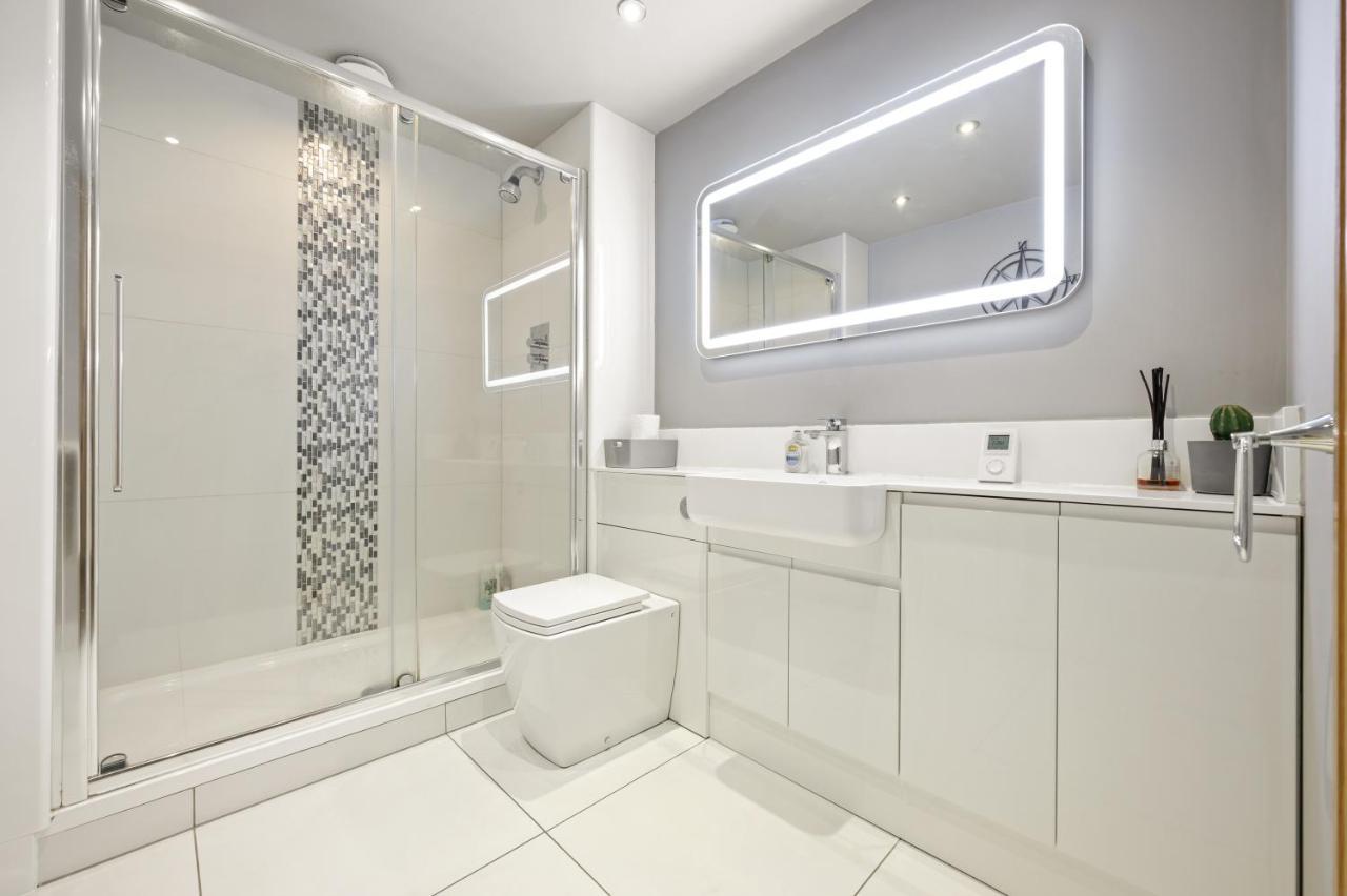 Lovely 2 Double Bedroom Flat With Patio Manchester Exteriör bild