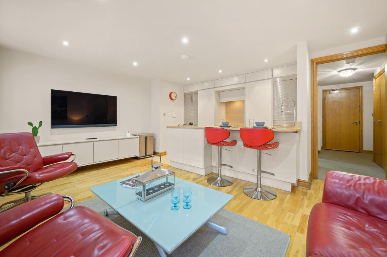 Lovely 2 Double Bedroom Flat With Patio Manchester Exteriör bild
