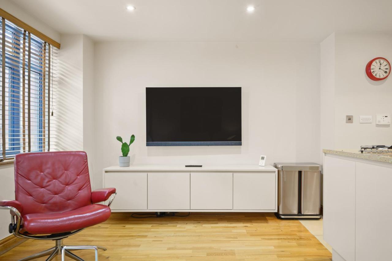 Lovely 2 Double Bedroom Flat With Patio Manchester Exteriör bild