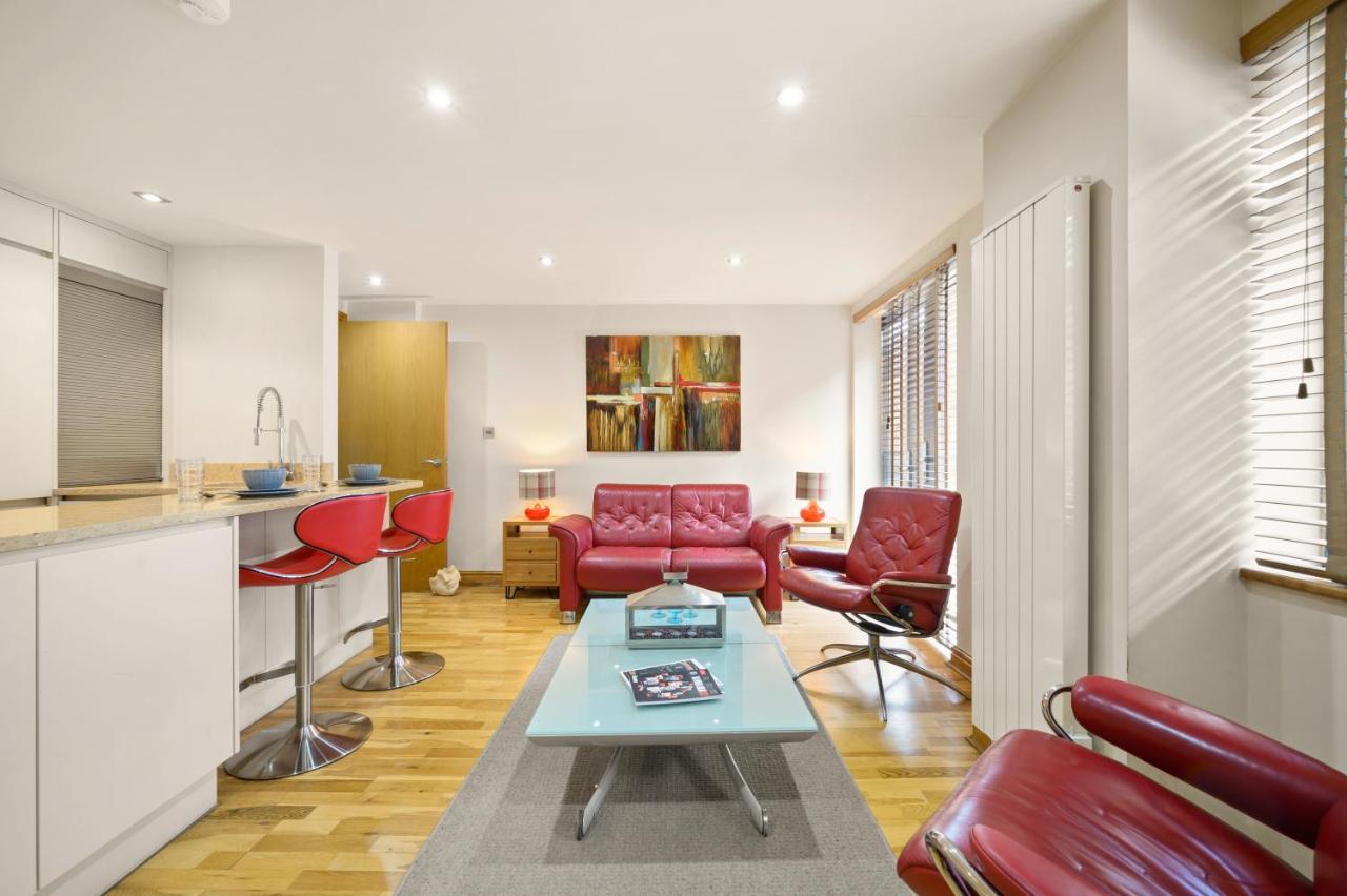 Lovely 2 Double Bedroom Flat With Patio Manchester Exteriör bild