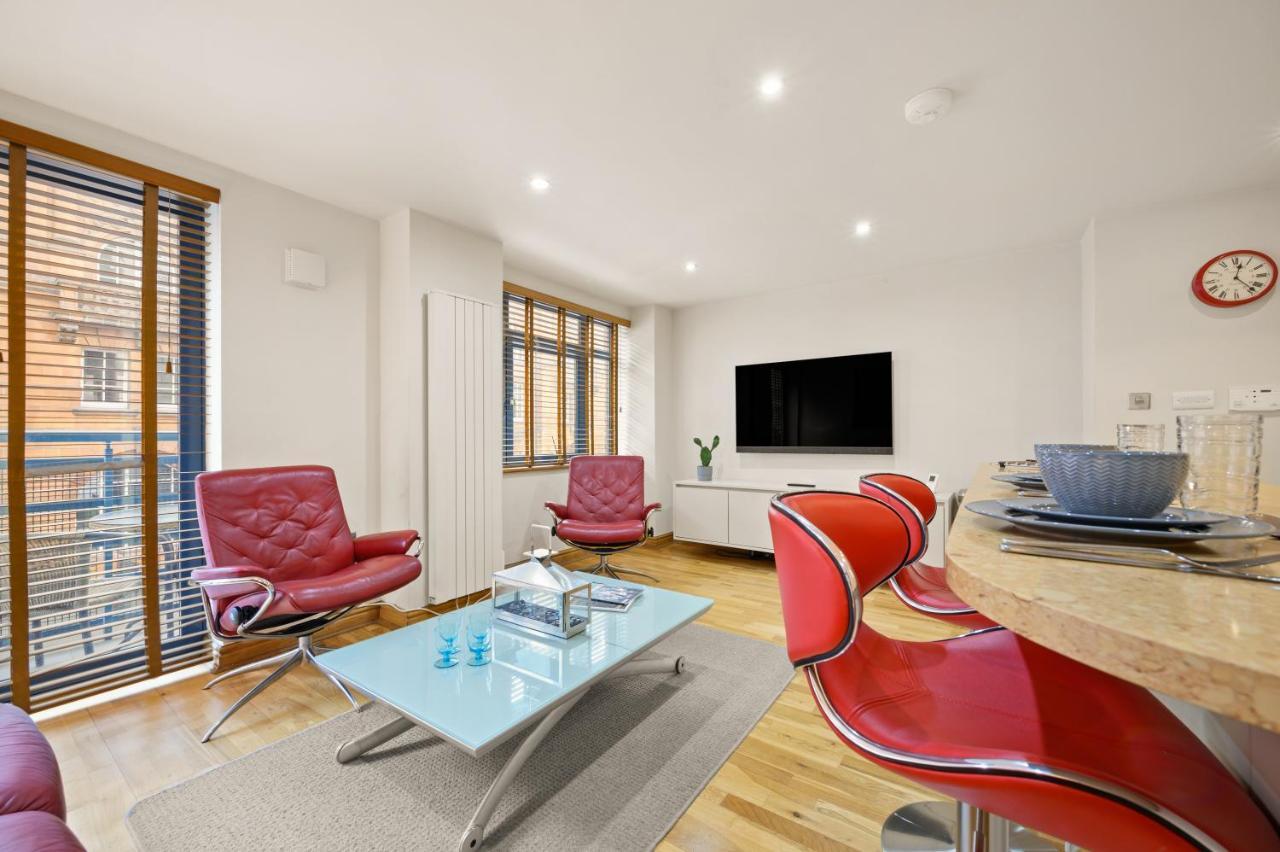 Lovely 2 Double Bedroom Flat With Patio Manchester Exteriör bild