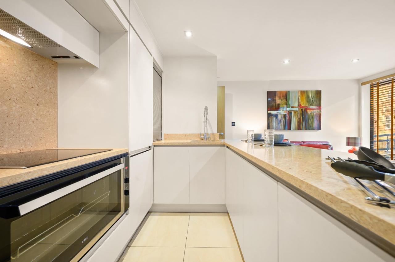 Lovely 2 Double Bedroom Flat With Patio Manchester Exteriör bild