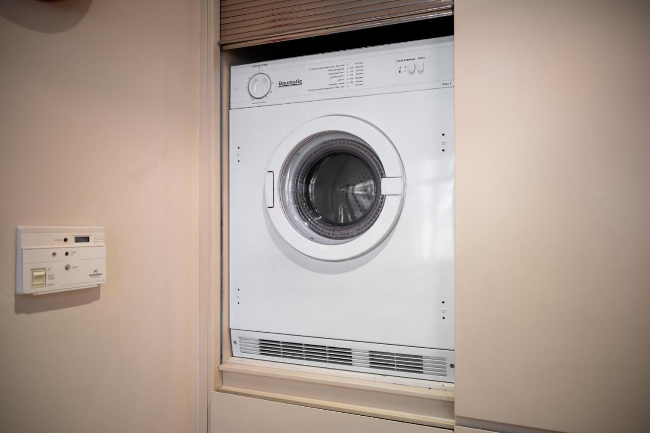 Lovely 2 Double Bedroom Flat With Patio Manchester Exteriör bild